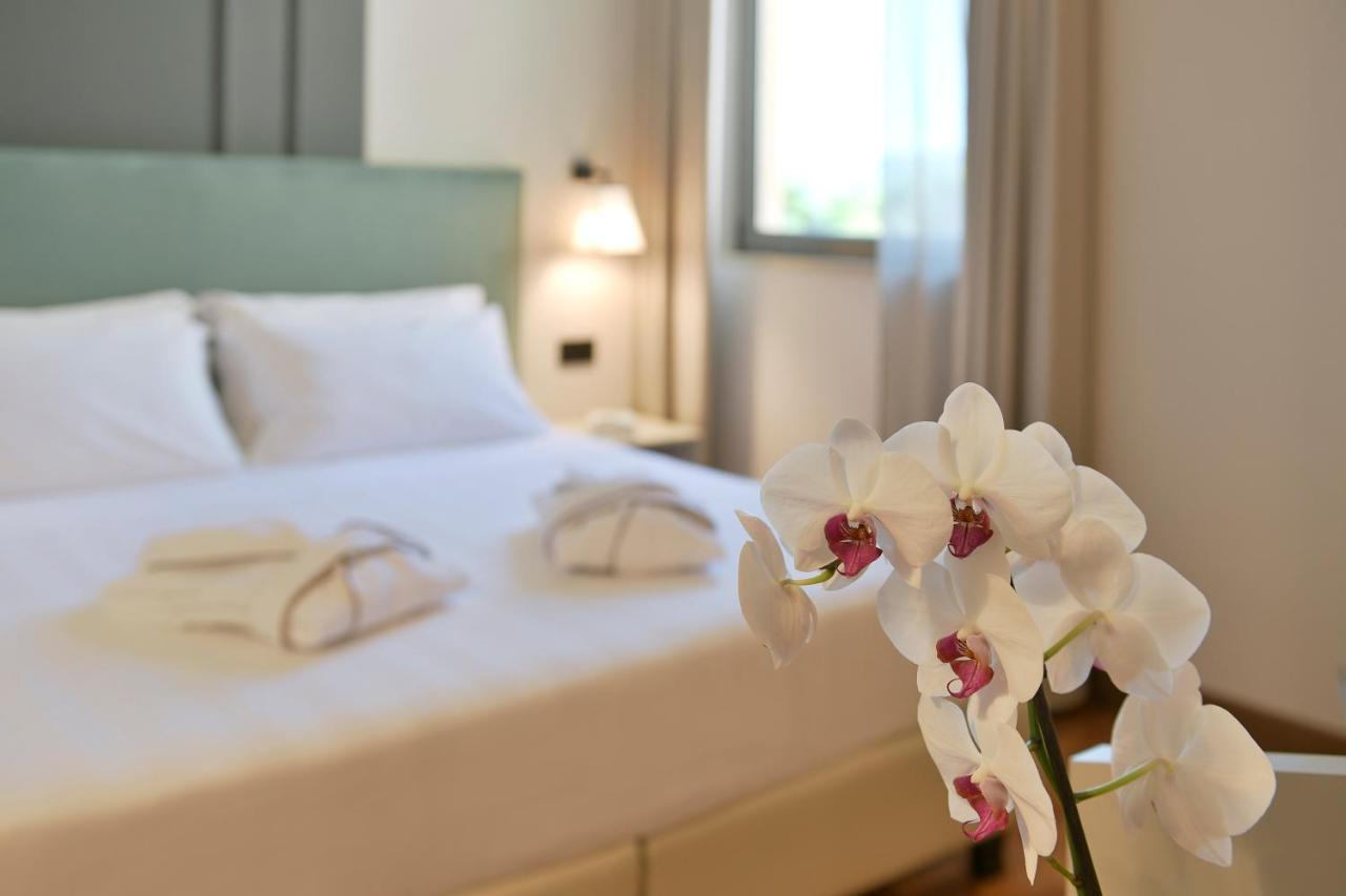 Hotel Torresi Potenza Picena Exterior photo