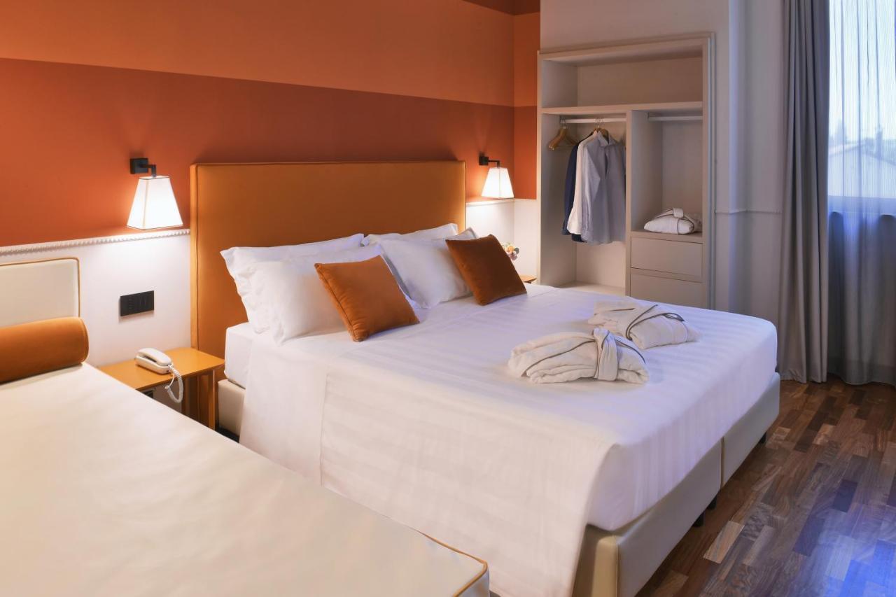 Hotel Torresi Potenza Picena Exterior photo