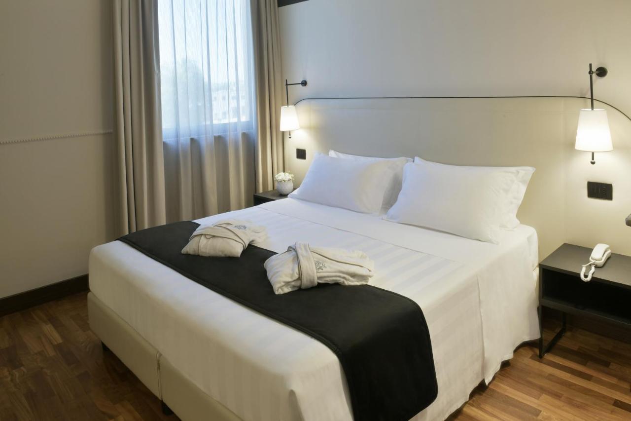 Hotel Torresi Potenza Picena Exterior photo