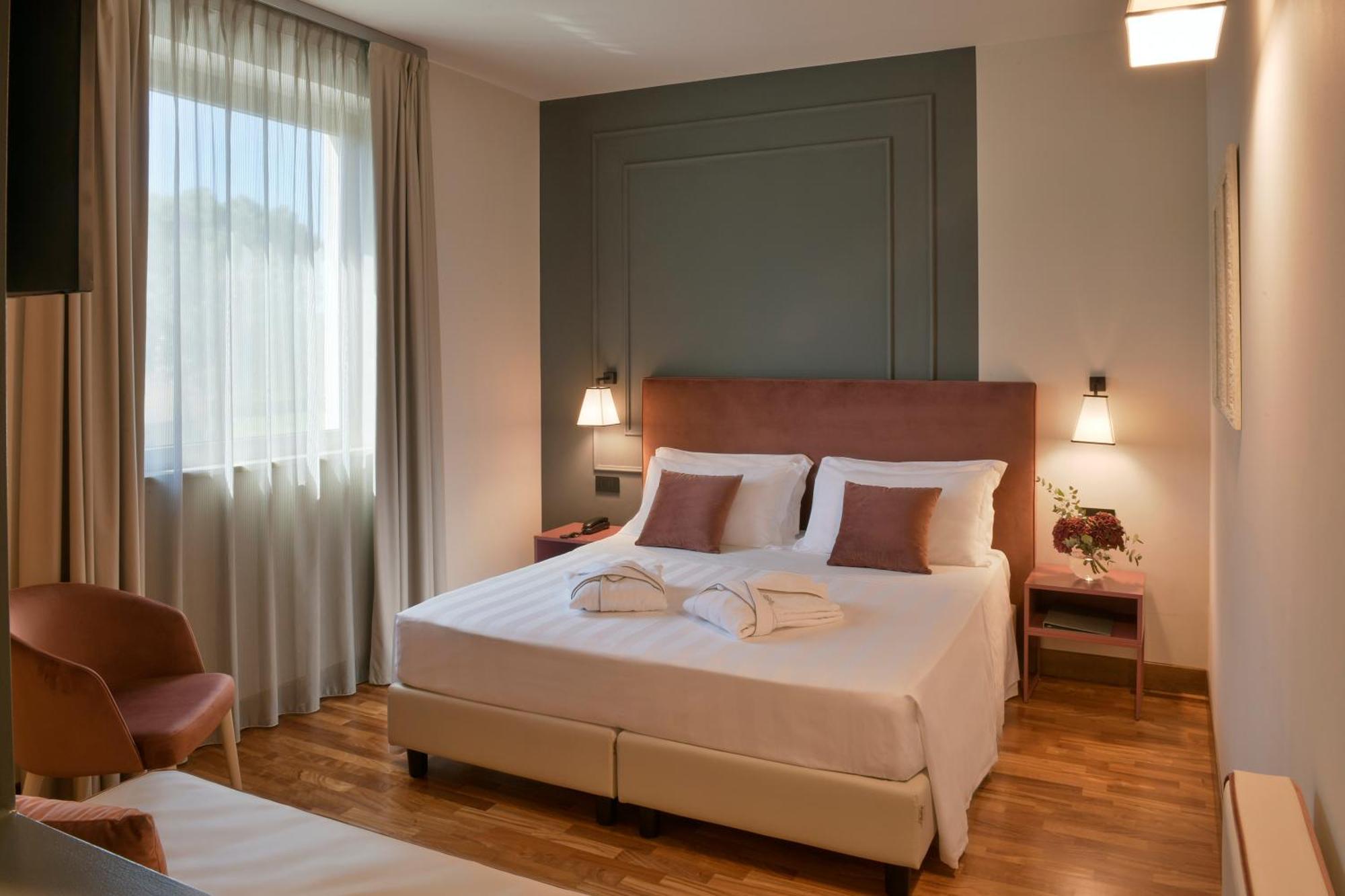 Hotel Torresi Potenza Picena Exterior photo