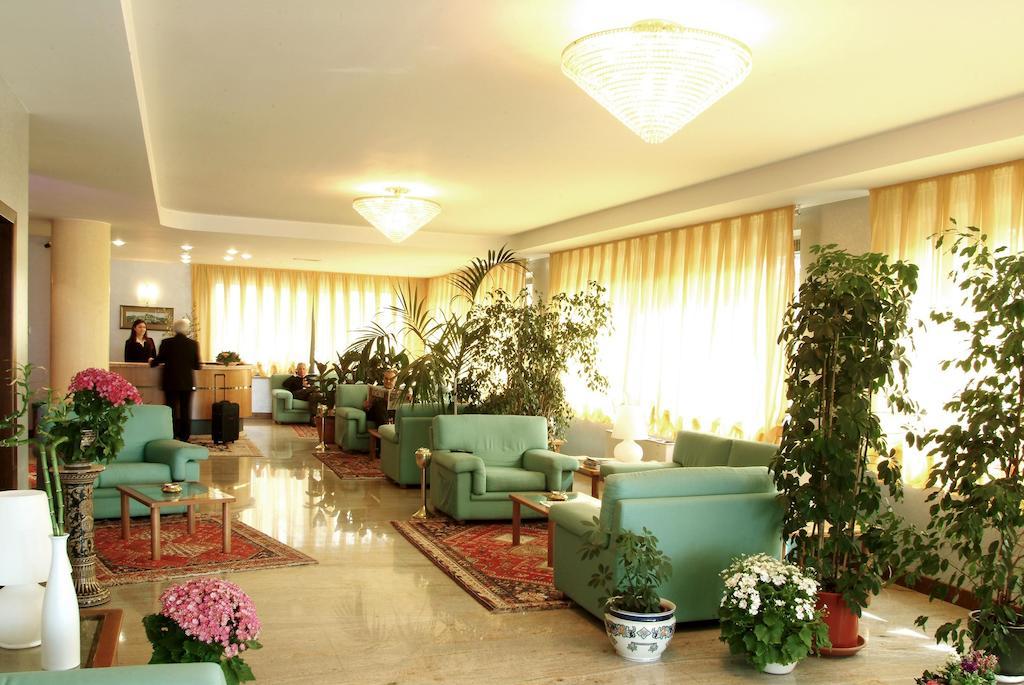Hotel Torresi Potenza Picena Exterior photo