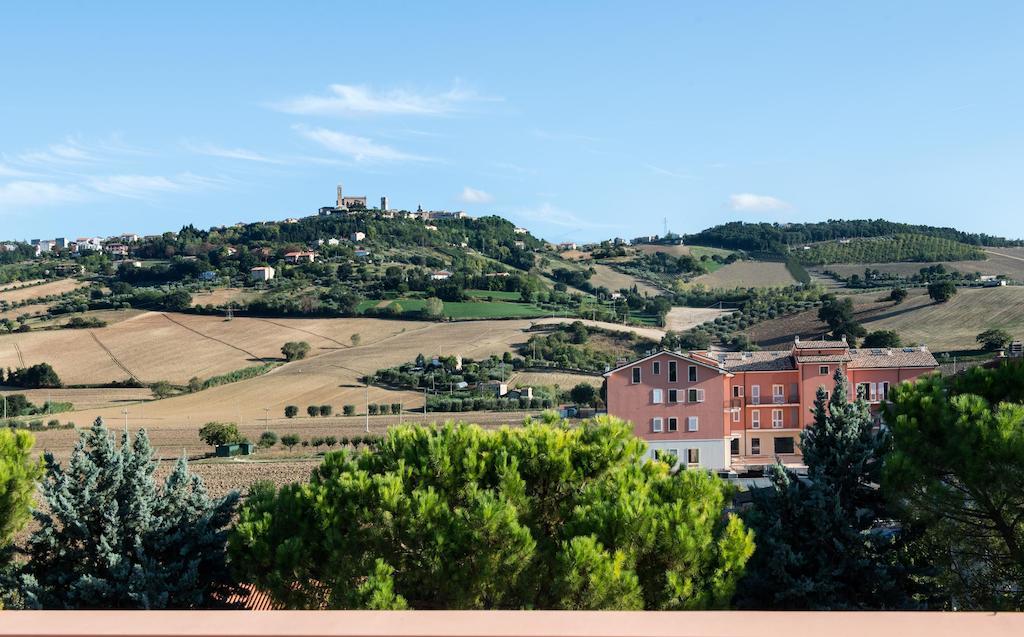 Hotel Torresi Potenza Picena Exterior photo