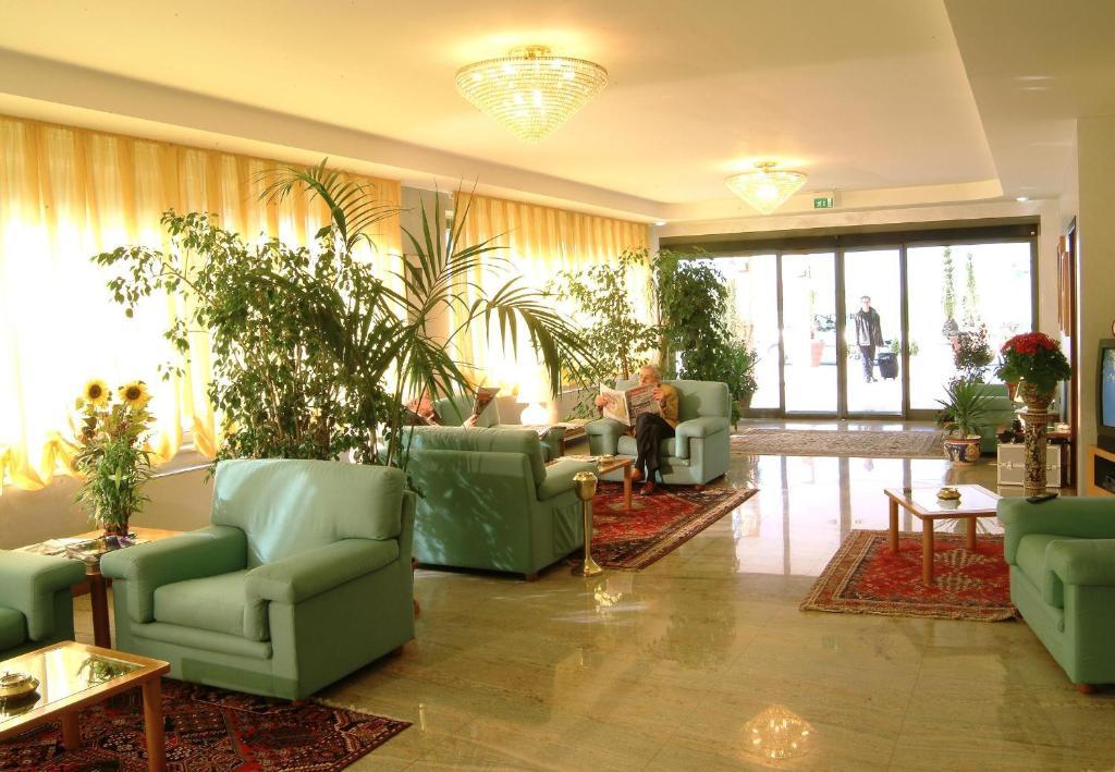 Hotel Torresi Potenza Picena Exterior photo