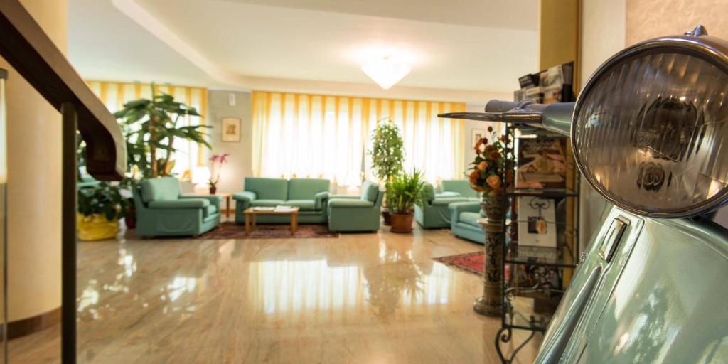 Hotel Torresi Potenza Picena Exterior photo