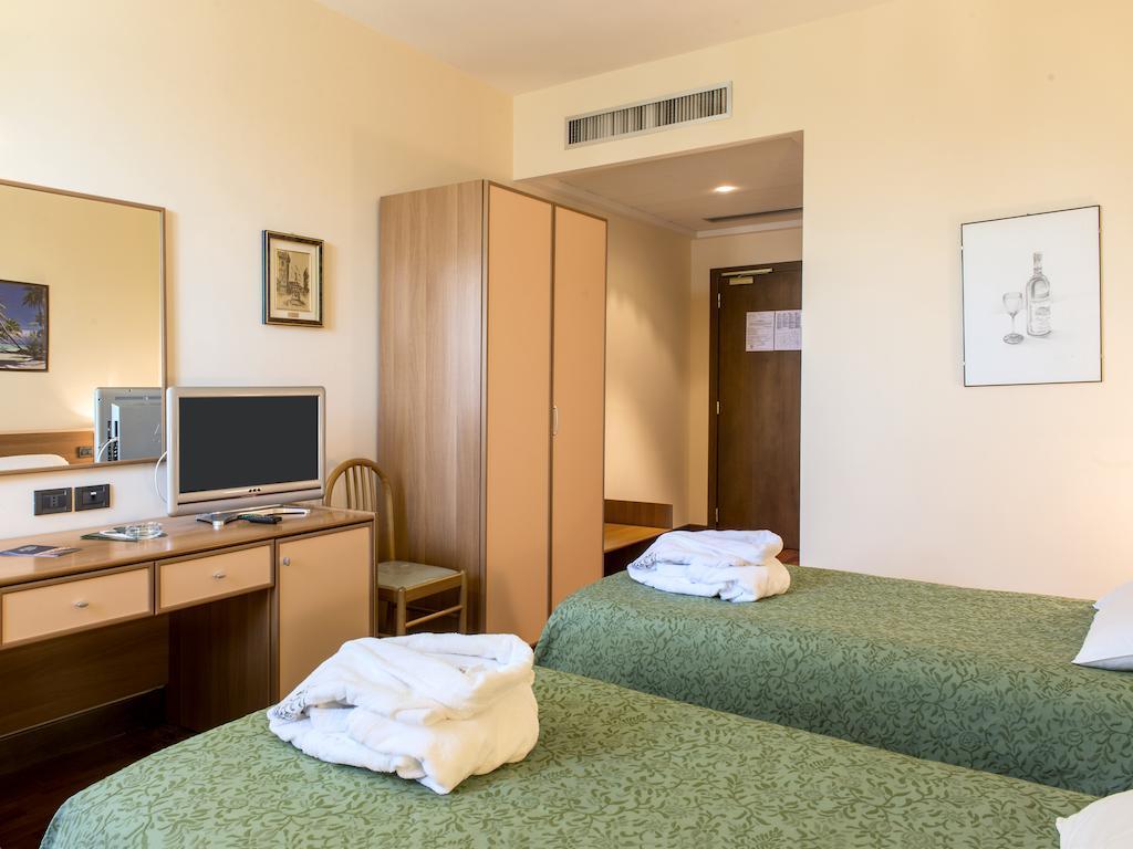 Hotel Torresi Potenza Picena Room photo
