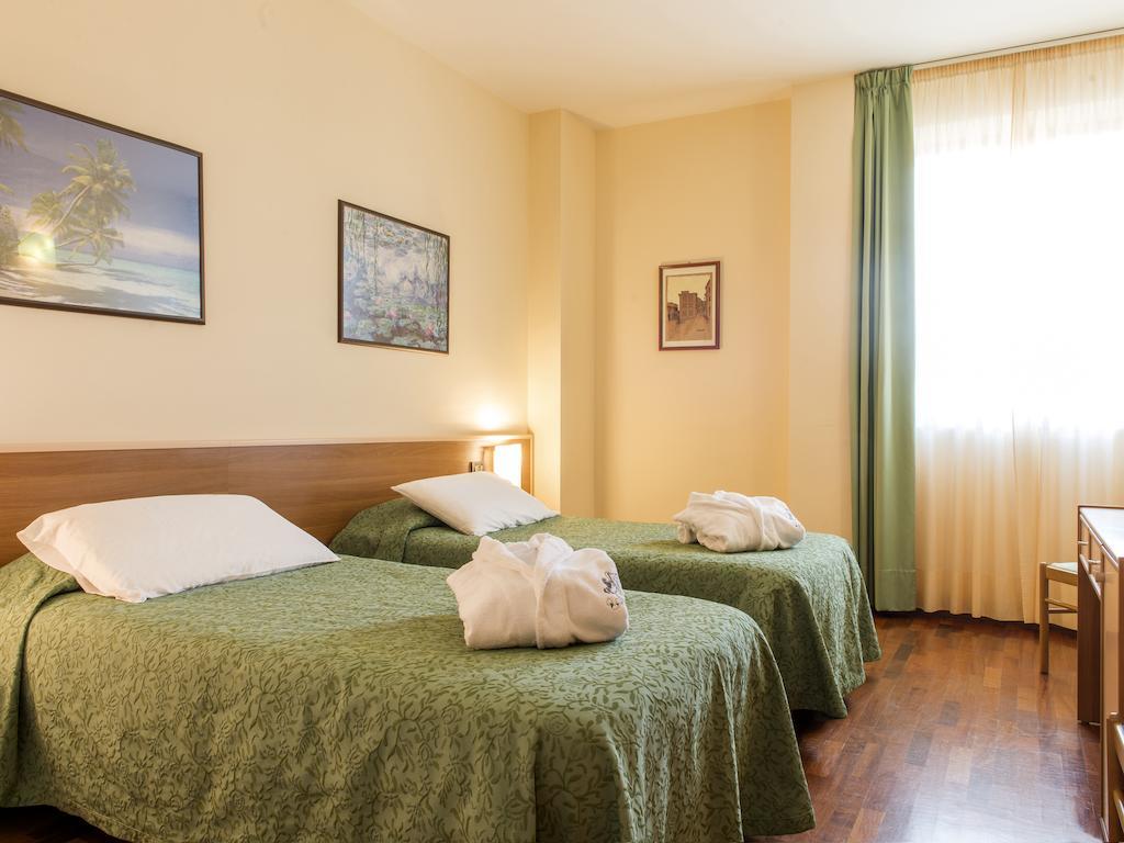 Hotel Torresi Potenza Picena Room photo